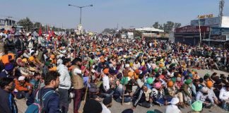 Conflict between local people and farmers on Singhu border
