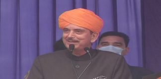भगवा पहने गुलाम नबी आजाद ने पीएम मोदी की जमकर की तारीफ, अटकलों का बाजार हुआ गर्म गुलाम नबी आजाद