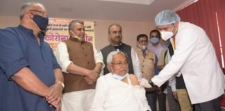 अपने 70वें जन्मदिन के मौके पर मुख्यमंत्री नीतीश कुमार ने लगवाया कोरोना टीका नीतीश कुमार कोरोना टीका