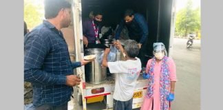 कोरोना और आग से परेशान झुग्गी वासियों के लिए Hindrise NGO ने बढ़ाया मदद का हाथ, लोगों से भी की मदद की अपील