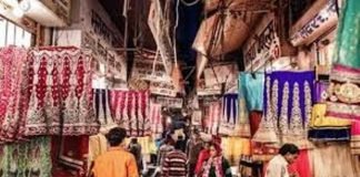कोरोना महामारी के बीच लॉकडाउन में राहत, गुजरात के 36 शहरों के बाजार खुले गुजरात में मिनी लॉकडाउन