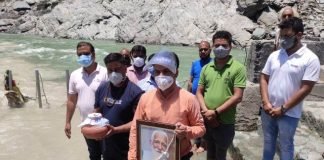अंतिम विदाई: प्रख्यात पर्यावरणविद सुंदरलाल बहुगुणा की अस्थियां देवप्रयाग संगम में प्रवाहित प्रख्यात पर्यावरणविद सुंदरलाल बहुगुणा