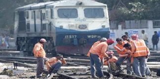 रेलकर्मियों का सोशल मीडिया पर मांग, मिले “फ्रंटलाइन वर्कर” का दर्जा और सुविधाएं फ्रंटलाइन वर्कर