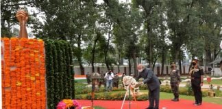 खराब मौसम के कारण राष्ट्रपति का द्रास दौरा रद्द, बारामुला युद्ध स्मारक पर श्रद्धांजलि दी कश्मीर में राष्ट्रपति कोविंद