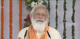 वाराणसी में पीएम मोदी ने कहा – महादेव के आशीर्वाद से काशी ने विकास की गंगा बहा दी काशी का विकास
