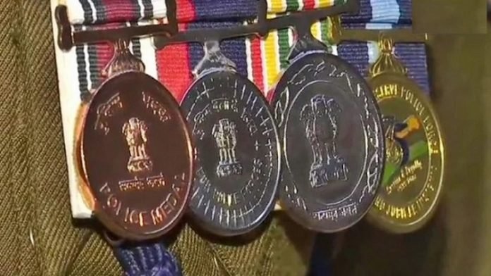 केंद्र सरकार ने पुलिस कर्मियों को किया सम्मानित