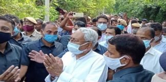 बिहार में बाढ़ग्रस्त जिलों का सीएम नीतीश ने किया हवाई सर्वेक्षण, बोले- सरकारी खजाने पर पहला हक आपदा पीड़ितों का बाढ़ग्रस्त जिलों में पहुंचे नीतीश