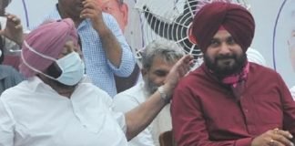 सिद्धू-कैप्टन खेमे में बढ़ा टकराव, सिद्धू समर्थक हाईकमान से मिलने दिल्ली पहुंचे सिद्धू कैप्टन टकराव