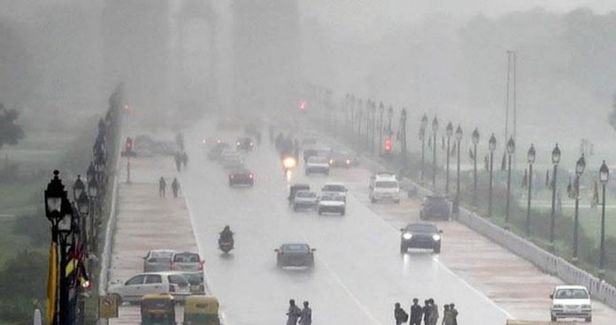 दिल्ली में बारिश दिल्ली में बारिश का कहर