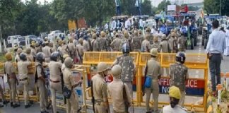 भारत बंद के दौरान एक किसान की सिंघु बॉर्डर पर मौत, पुलिस ने बताया- हार्ट अटैक से गई जान दिल्ली सिंघु बॉर्डर पर किसान की मौत