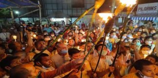 बांग्लादेश में नहीं थम रहे हिंदू समुदाय पर हमले, इस्कॉन मुख्यालय में हमले के खिलाफ प्रदर्शन बांग्लादेश में हिंदुओं के खिलाफ हिंसा पर प्रदर्शन